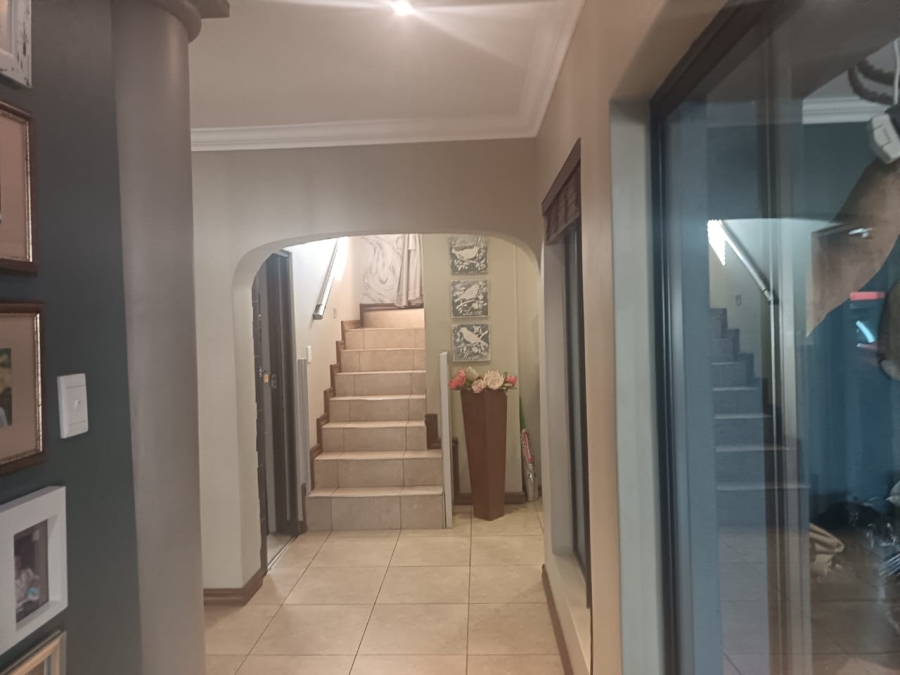 4 Bedroom Property for Sale in Roylglen Gardens Northern Cape